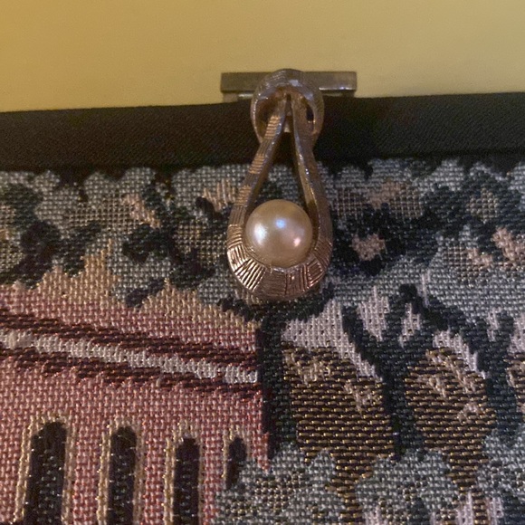 Small tapestry vintage purse clutch with attached change purse. - Picture 4 of 8